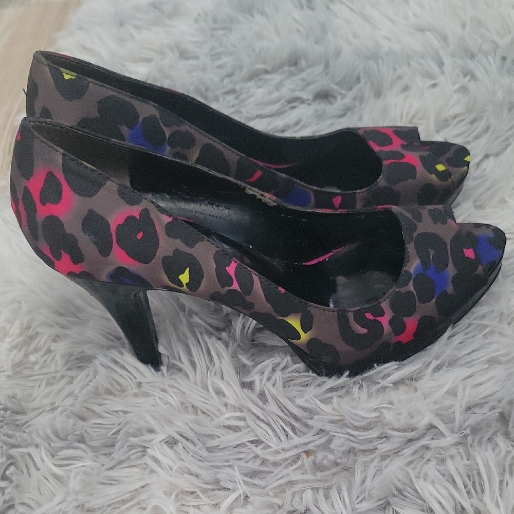 Nine West Leopard Print Peep Toe Heels 8